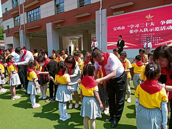 宝鸡市金台区三迪小学举办宝鸡市少先队集中入队示范活动