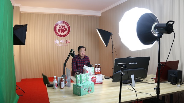 <b>府谷县刘子贤：把“小果子”做成“大产业”</b>