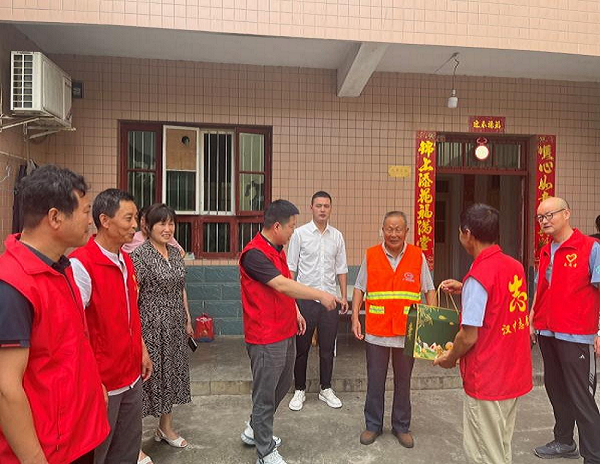 <b>汉台区七里街道开展乡贤座谈及志愿服务活动</b>