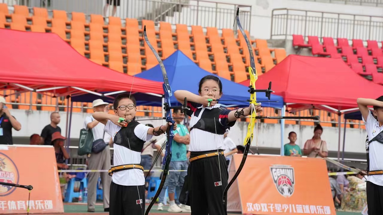 <b>“射”向未来“箭”正成长 汉中市汉台区举办第二届青少年射箭校园赛</b>