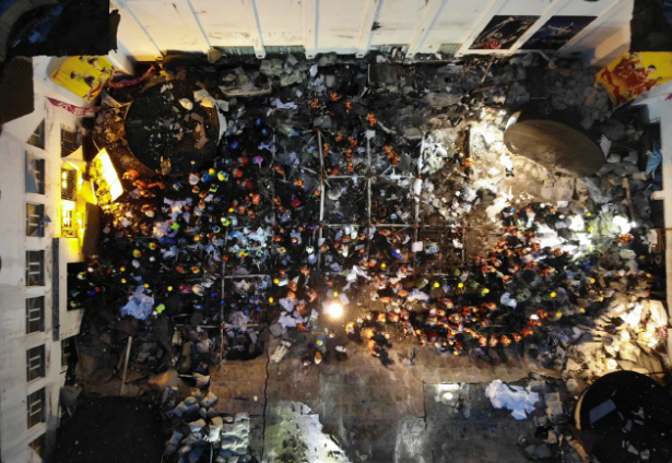 <b>齐齐哈尔体育馆坍塌事故已致10人死亡 教学综合楼施工单位责任人已被控制</b>