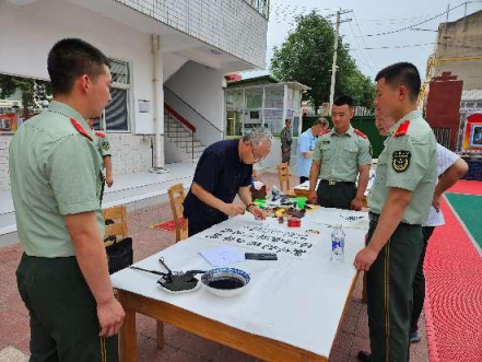 “书画进军营•墨香润兵心”眉县文化馆开展书画进军营活动