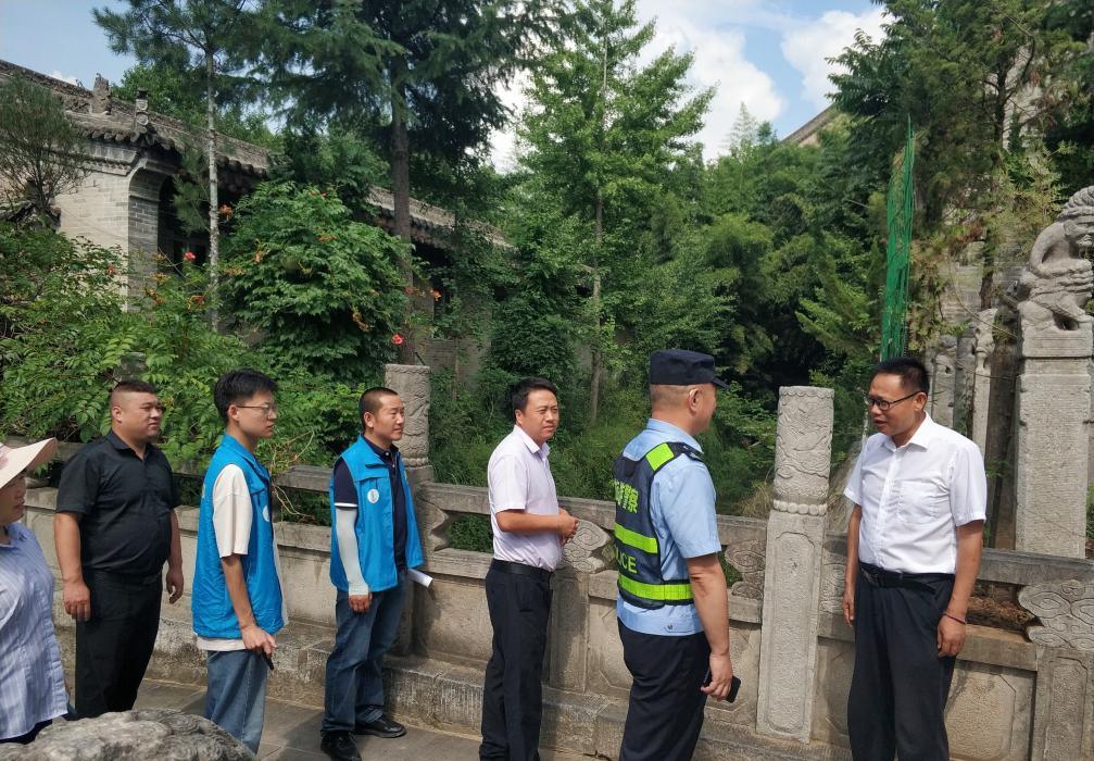 长安旅警联合五台街办 对关中民俗博物院景区开展夏季安全生产大检查