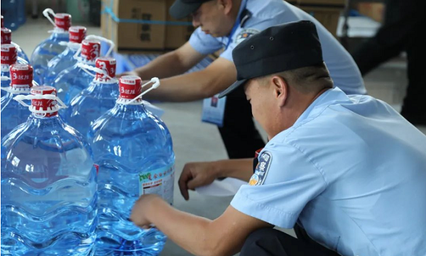<b>“中奖退税送便宜”要警惕！  靖边公安深入开展反诈宣传活动</b>