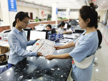 <b>宝鸡凤县颁发首张“一照多址”营业执照</b>