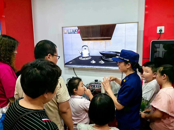 <b>榆林市消防支队定边大队开展消防产品知识宣传活动  </b>