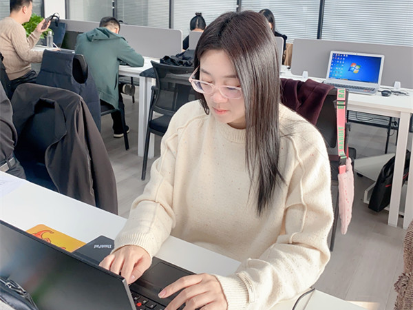 <b>国家税务总局府谷税务局第二税务分局局长刘梅：用奋斗点亮青春“税”月</b>