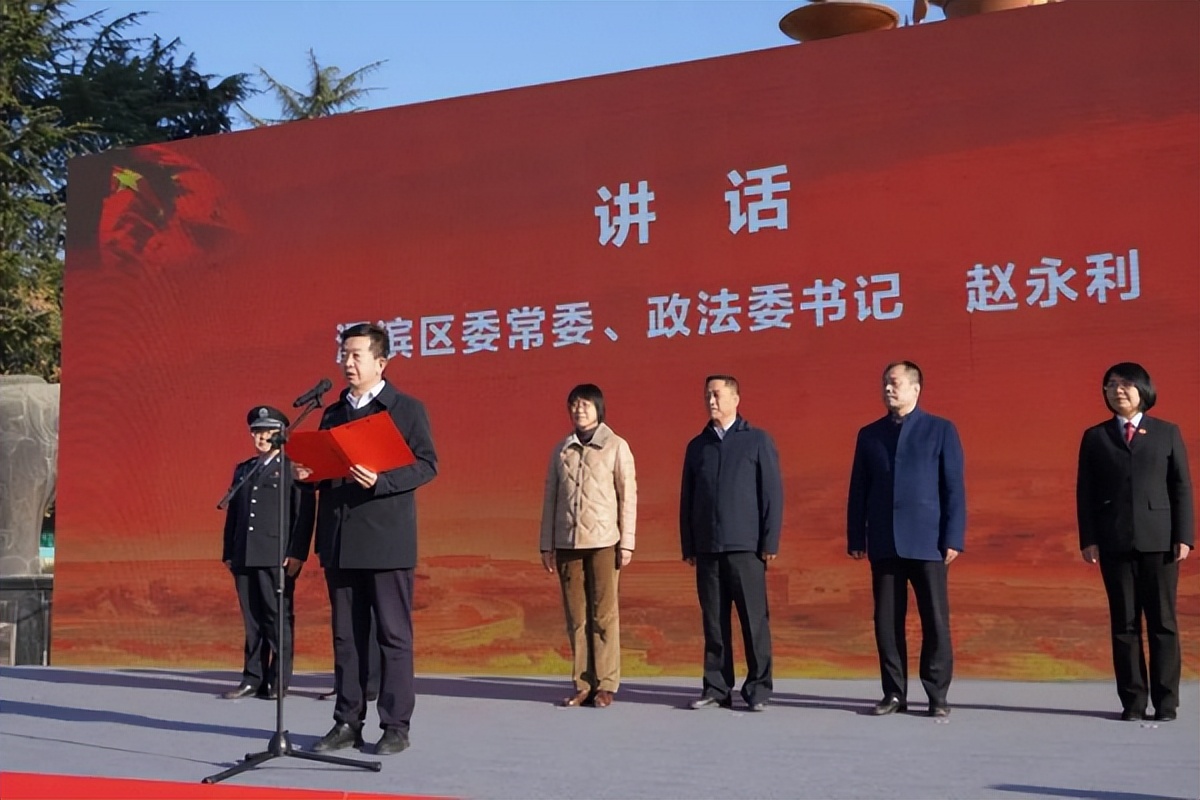 <b>“宪”在行动 与法同行——宝鸡市渭滨区开展“12·4”国家宪法日宣传活动</b>