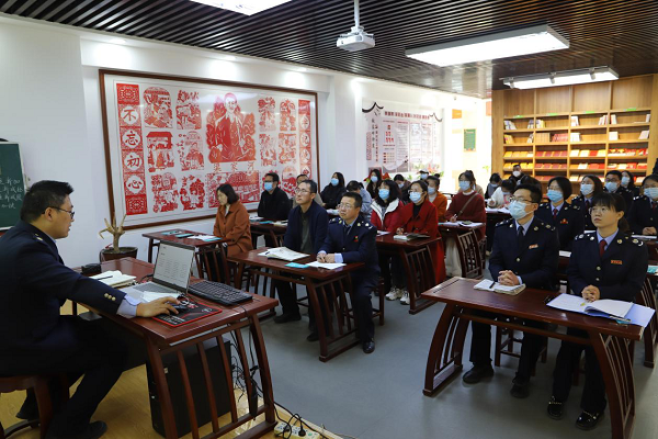 <b>榆林市靖边县税务局精彩呈“宪” 与“税”相约</b>