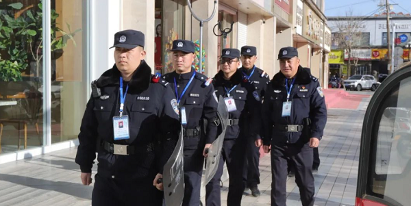<b>靖边公安：最美“警”色可抵冬日严寒</b>