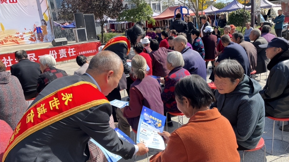 长安银行商州区支行开展反电信诈骗宣传活动