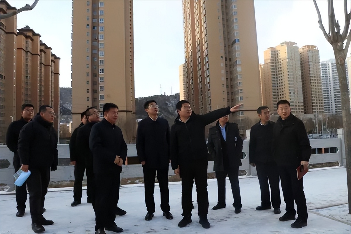 <b>延安市安塞区委副书记、区长李延武一行在城区开展调研</b>