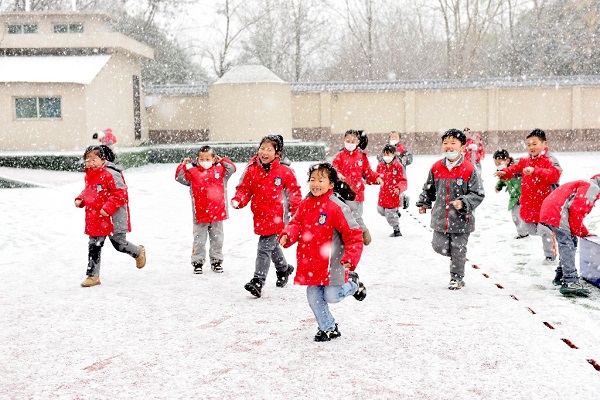 <b>2024年首场雪，校园成白色童话王国</b>