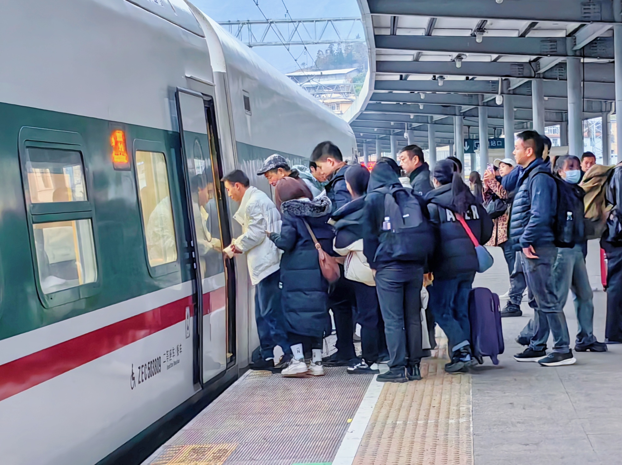 <b>春运开始 陕西铁路预计发送旅客1567万人次</b>