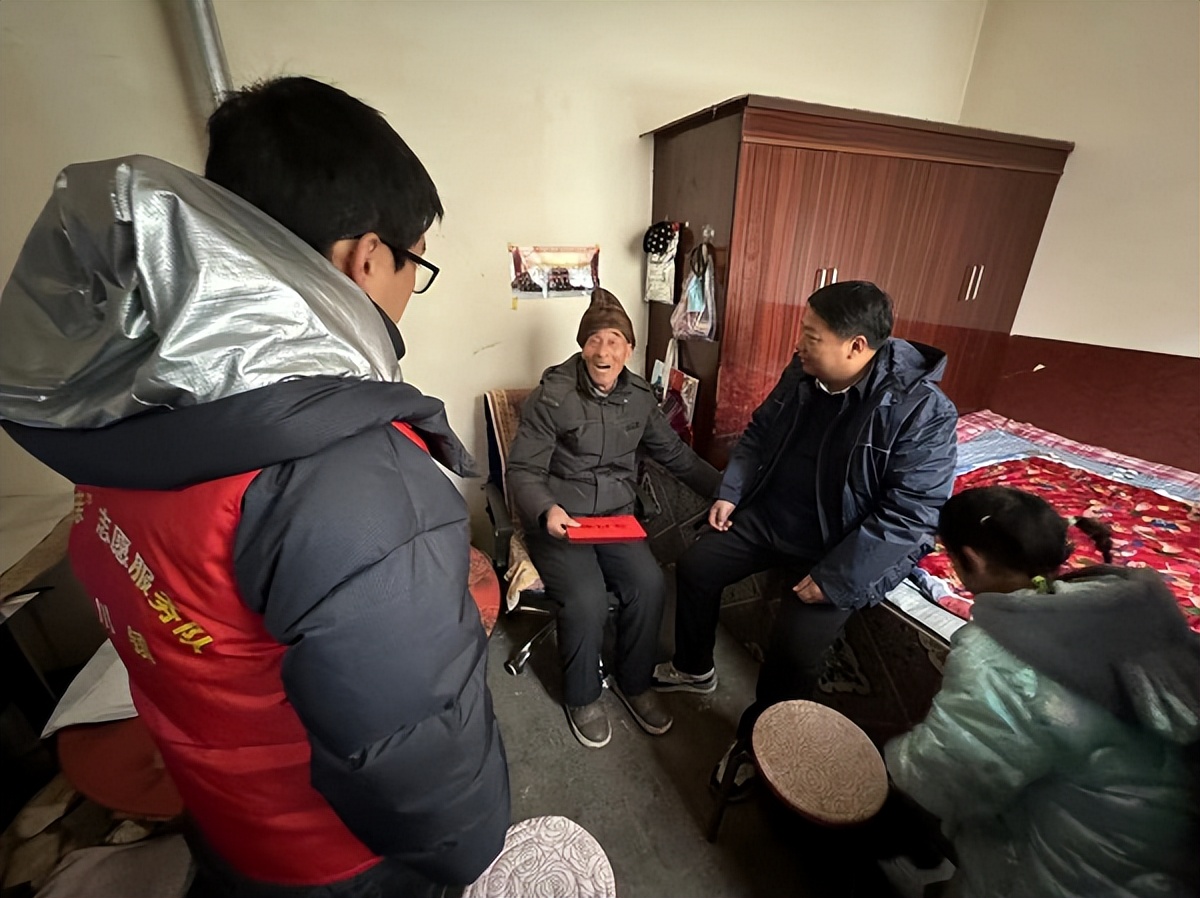 <b>渭南市合阳县洽川镇开展春节前走访慰问活动</b>