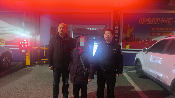 <b>八旬老人走失 汉中民警连夜帮老人踏上回家路</b>