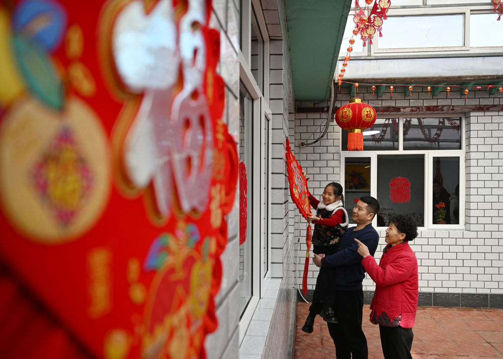 <b>万水千山 情深意长——循着习近平总书记春节足迹感受为民情怀</b>