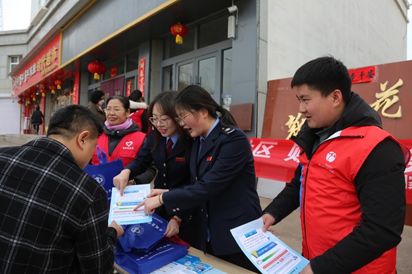 <b>国家税务总局佳县税务局：税收宣传进小区 惠民政策送到家</b>