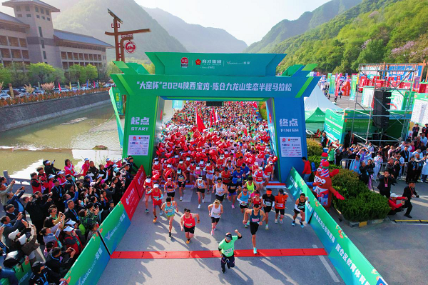 <b>九龙山生态半程马拉松举行！8千余名选手竞速醉美“天然氧吧”</b>