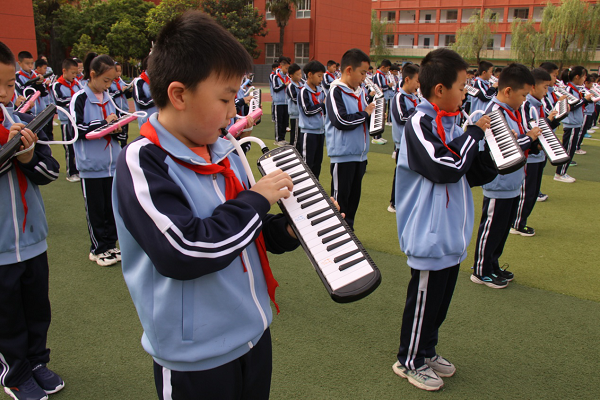 <b>宝鸡市渭滨区经二路小学举办首届“器乐演奏节”活动</b>