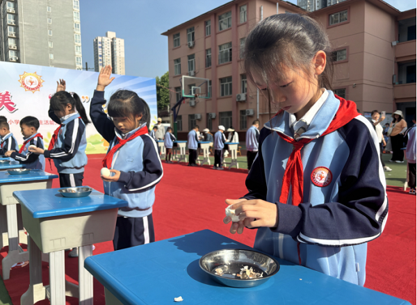 <b>宝鸡市渭滨区经二路小学举办第八届生活能力大比拼活动</b>