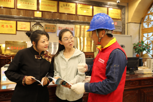 <b>国网榆林供电公司：安全服务送上门  清凉假日共安享</b>