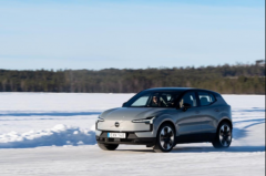 <b>沃尔沃全新纯电SUV EX30亮相冰雪试驾活动！</b>
