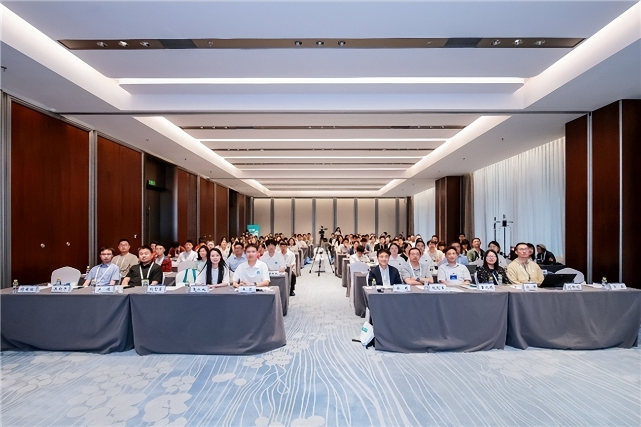 <b>中国化学会第34届学术年会暨多尺度材料计算模拟论坛在广州召开</b>