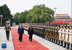 <b>习近平同几内亚比绍总统恩巴洛会谈</b>