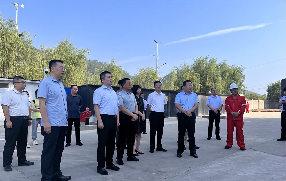 <b>陕西省委科技工委委员、省科技厅副厅长王军在志丹县开展调研</b>