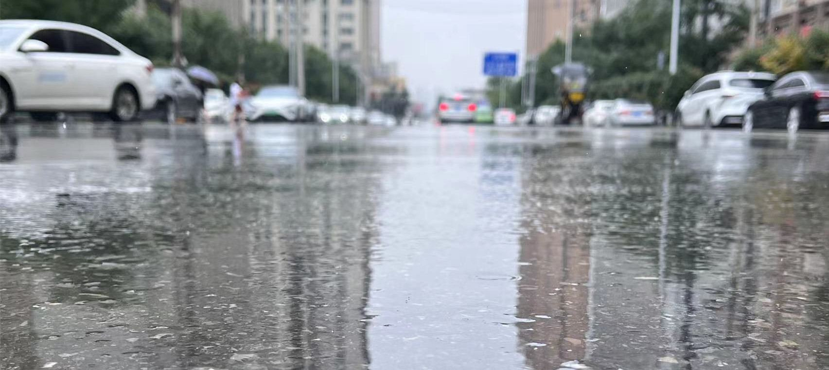 <b>陕西发布交通气象灾害风险预警！雷暴天气来袭！多条国、省道道路湿滑</b>