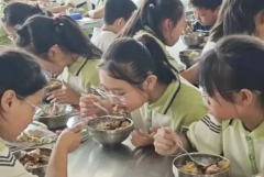 <b>免费午餐！山西一地5所学校先行试点</b>