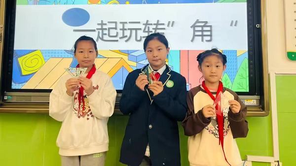 <b>探索角的奥秘：灞桥区官厅小学四年级数学实践课堂一起玩转“角”</b>