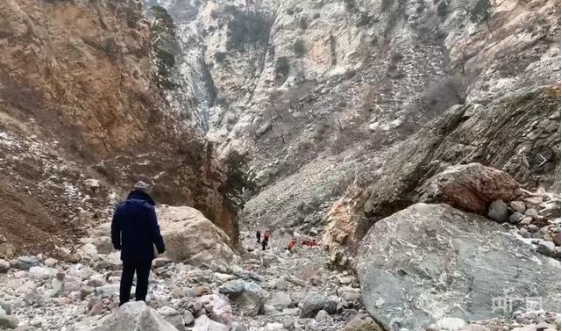 <b>9人徒步进内蒙古九峰山赏冰瀑 3人失踪，1人坠冰</b>