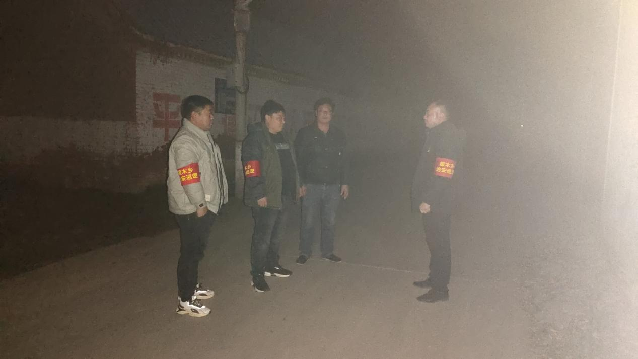 <b>河南开封市杞县板木乡：开展夜间巡逻防控 助推平安乡镇建设</b>