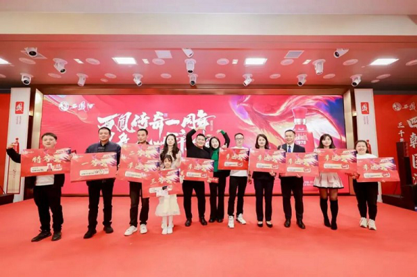 <b>西凤酒携手合作伙伴庆祝长沙旗舰店开业一周年 展望未来行业发展</b>