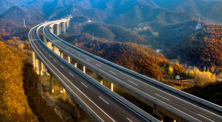 <b>河南11个、643公里高速公路项目年内建成通车，总里程接近9000公里</b>