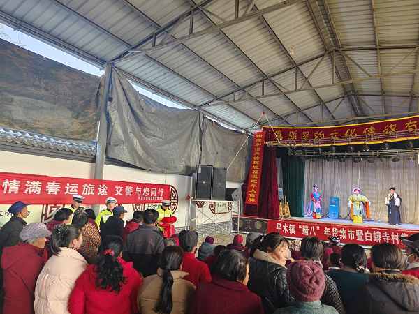 <b>宝鸡市凤县公安交警持续开展“千村宣教”交通安全宣传暖冬活动</b>