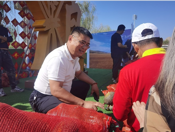 <b>榆林市府谷县哈镇：“强雁”领航“群雁”飞 乡村振兴“加速跑”</b>