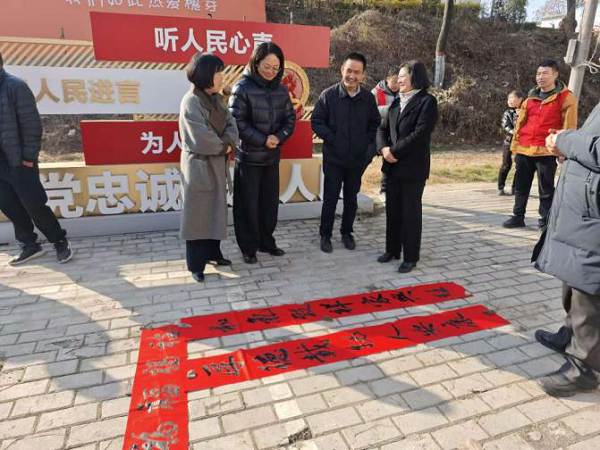 <b>宝鸡眉县槐芽镇人大开展春节对联义写活动</b>