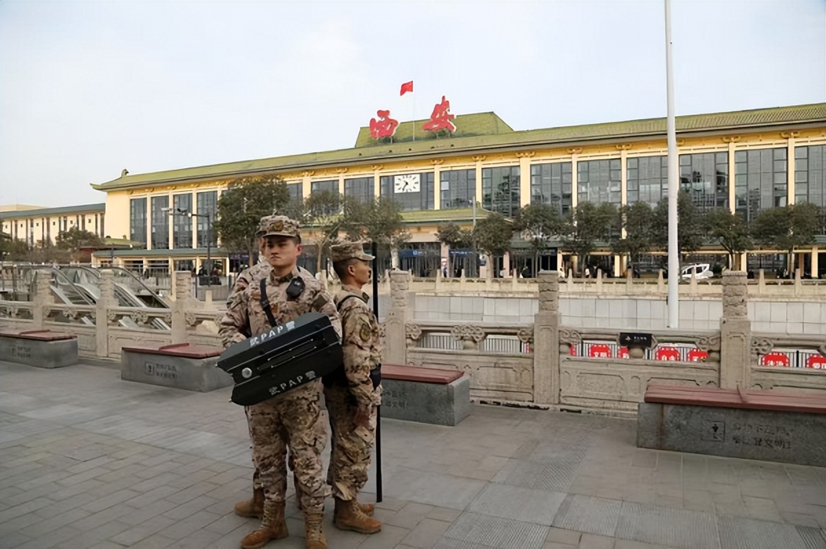 <b>“清站”4号行动启动 西安站前公安全力以赴护航2025年春运</b>
