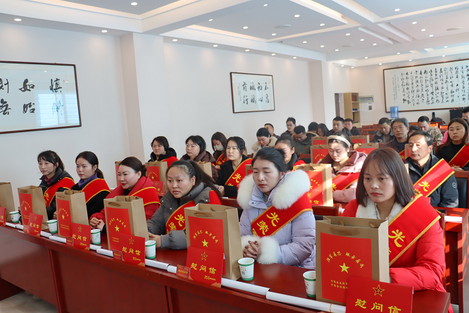 <b>汉中市宁强县举行现役军人家属迎新春座谈会  </b>
