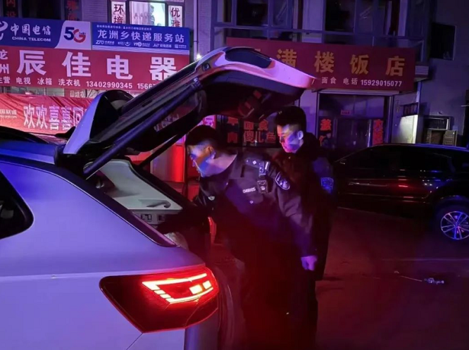 <b>榆林市靖边县公安局：坚守一线 画好春节“平安福”  </b>