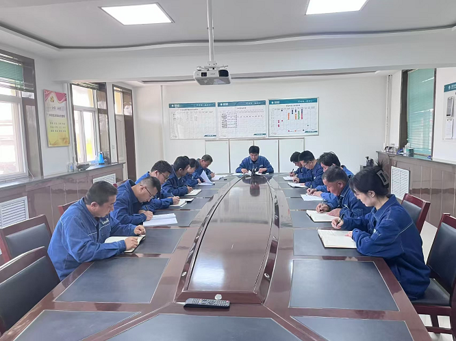 <b>国网榆林科创新城红石桥供电所所长杜耿：深入田间地头 力解百姓用电难题</b>