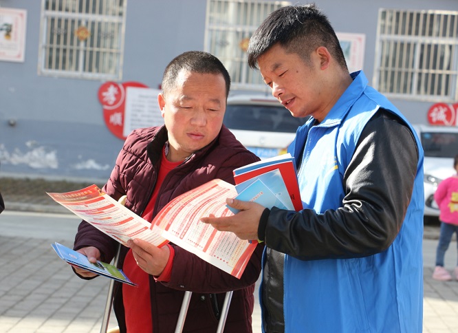 <b>商洛市柞水县小岭镇全力打造平安法治示范镇建设</b>