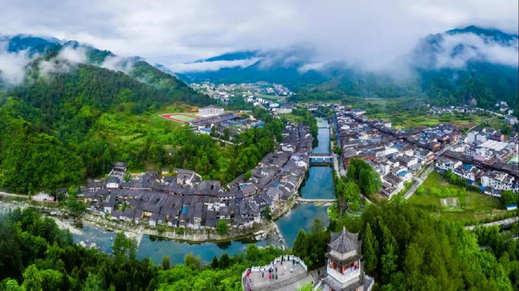 <b>青木川：油菜花海中的古镇风情</b>