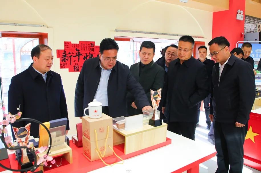 <b>庆阳市委常委、市委宣传部部长迭目江腾一行在金延安开展调研</b>