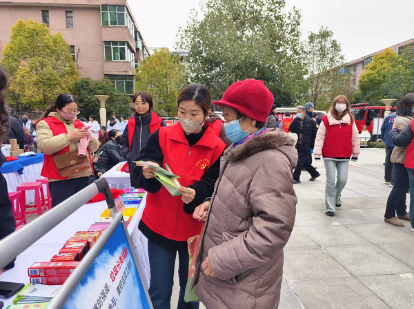 <b>2025年咸阳市青年志愿者“学雷锋”示范活动在渭城举行</b>