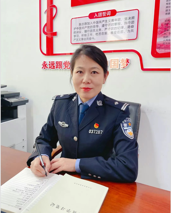 <b>巾帼“她”力量 | 靖边县公安局黄贞：政工战线上的“铿锵玫瑰”</b>