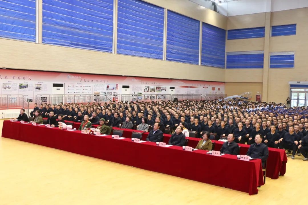 <b>延安职业技术学院举行“回忆战场岁月 传承英雄精神”主题报告会</b>